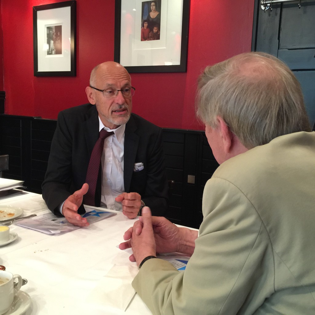 aba-Chef Heribert Karch im Gespäch mit Nikolaus Bora gestern in Berlin.